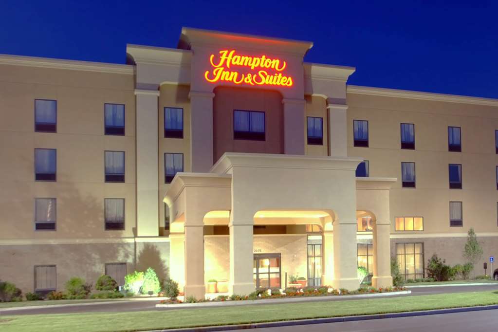 Hampton Inn & Suites Greensburg Exterior photo